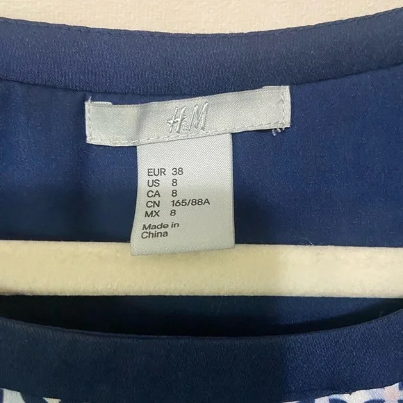 H&M EUC navy and pastel pink geometric short sleeve shift dress size 8 - Picture 4 of 4